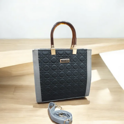 Luxe Women’s Handbag – Fancy Pattern Design